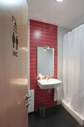 Tek Büyük Yataklı Oda, Ortak Banyo