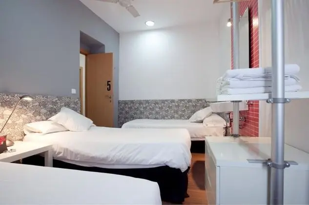 Üç Kişilik Oda, Ortak Banyo
