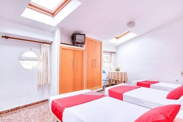 Üç Kişilik Oda
