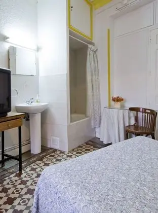 Tek Büyük Yataklı Oda, Ortak Banyo