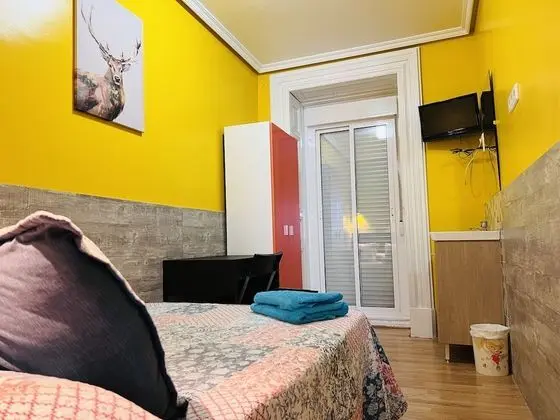 Tek Büyük Yataklı Oda, Ortak Banyo