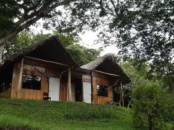 Standard Dört Kişilik Oda, Özel Banyo (1 Double and 2 Single Beds)