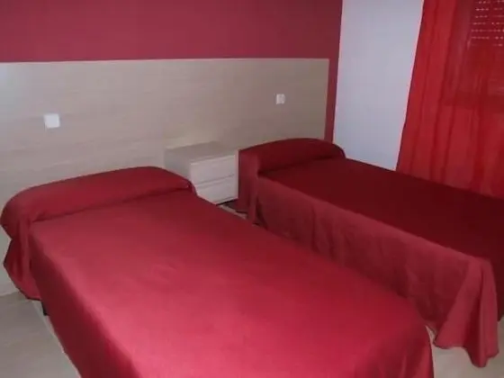 Büyük Yataklı Tek Kişilik Oda