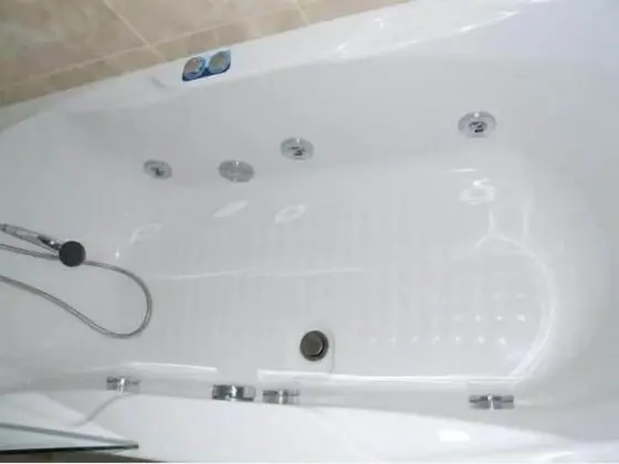 Tek Büyük Yataklı Oda, Küvet