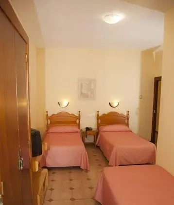 Üç Kişilik Oda