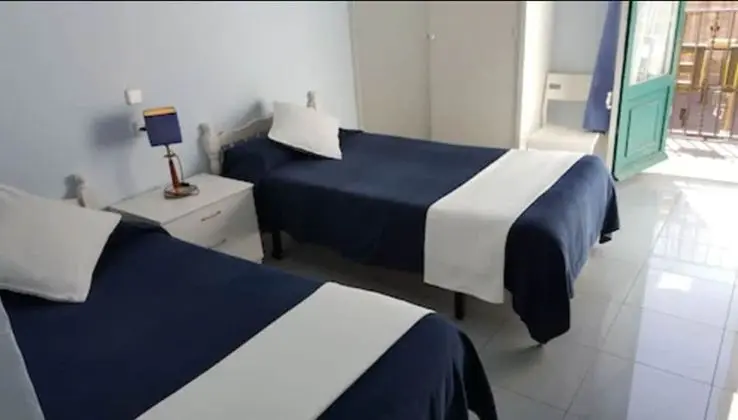 İki Ayrı Yataklı Oda, 2 Tek Kişilik Yatak, Ortak Banyo (Private Shower)