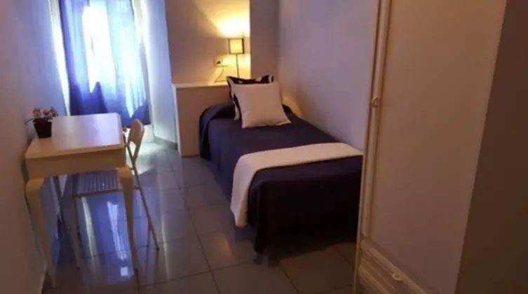 Tek Kişilik Oda, 1 Tek Kişilik Yatak, Ortak Banyo