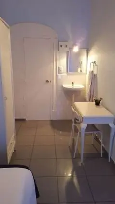 Tek Kişilik Oda, 1 Tek Kişilik Yatak, Ortak Banyo