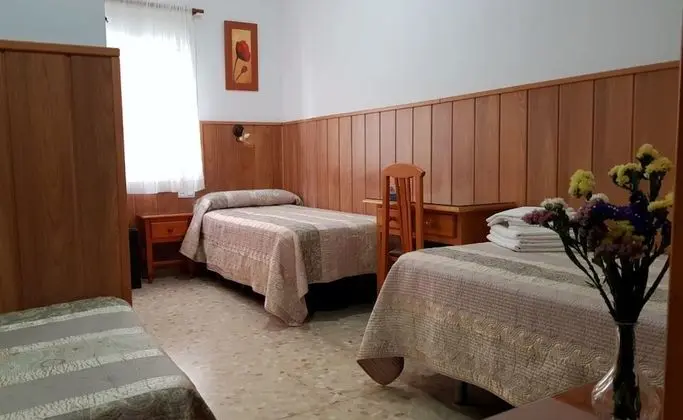 Üç Kişilik Oda