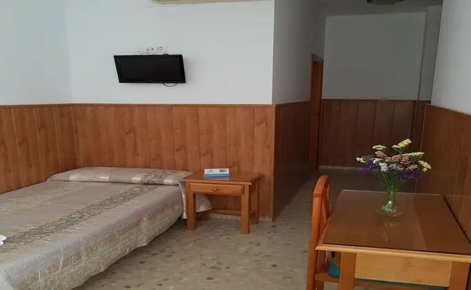 Üç Kişilik Oda