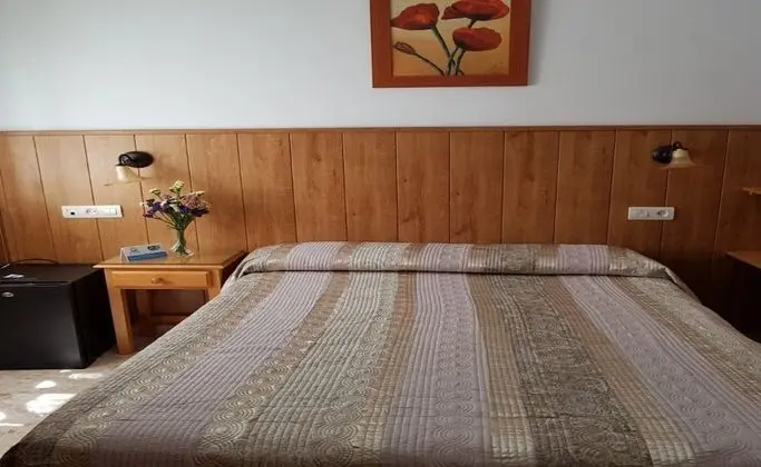 Üç Kişilik Oda