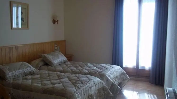 Büyük Yataklı Tek Kişilik Oda