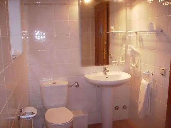 Büyük Yataklı Tek Kişilik Oda