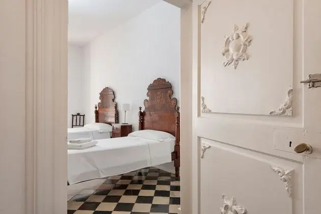 Tek Büyük Yataklı Oda, Ortak Banyo