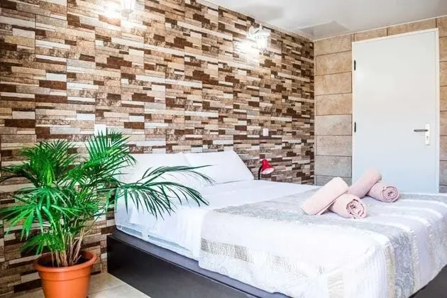 Tek Büyük Yataklı Oda, Ortak Banyo