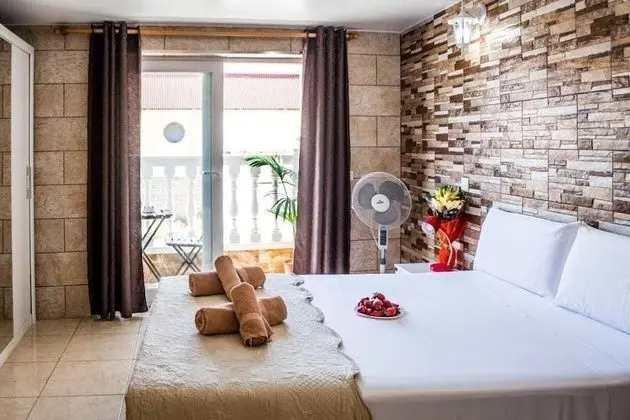 Tek Büyük Yataklı Oda, Ortak Banyo (Balcony)
