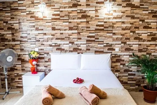 Tek Büyük Yataklı Oda, Ortak Banyo (Balcony)