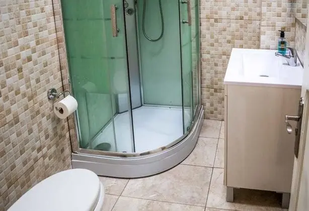 Tek Kişilik Oda, Ortak Banyo