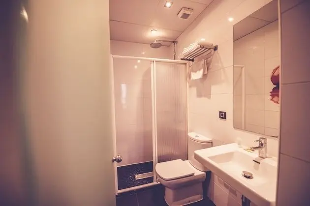 Basic Üç Kişilik Oda, Özel Banyo