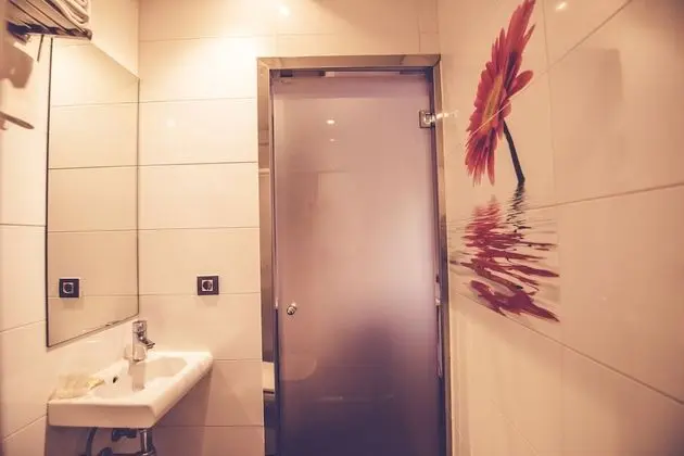 Basic Üç Kişilik Oda, Özel Banyo
