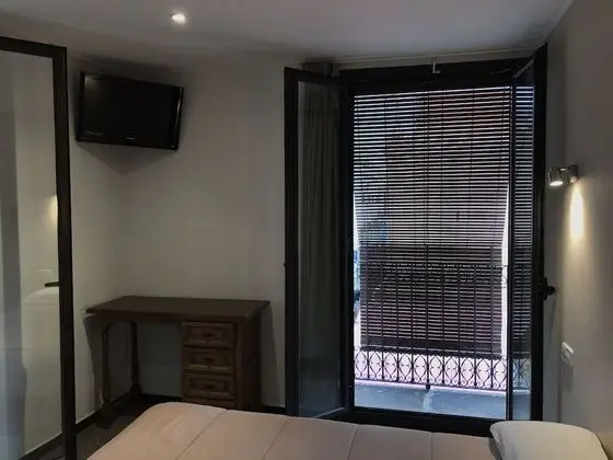 City Tek Büyük Yataklı Oda