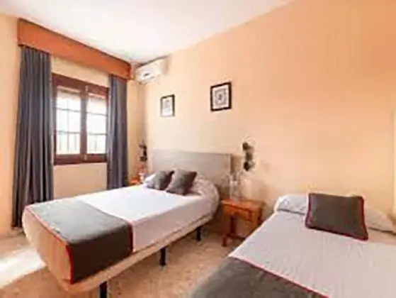 Basic Üç Kişilik Oda