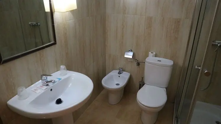 Büyük Yataklı Tek Kişilik Oda