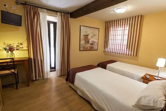 Tek Büyük veya İki Ayrı Yataklı Oda