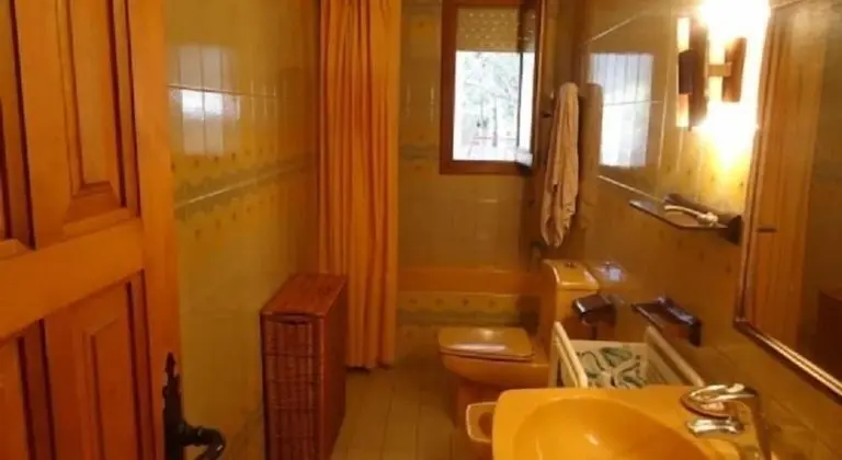 Büyük Yataklı Tek Kişilik Oda