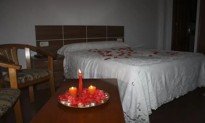 Tek Büyük Yataklı Oda