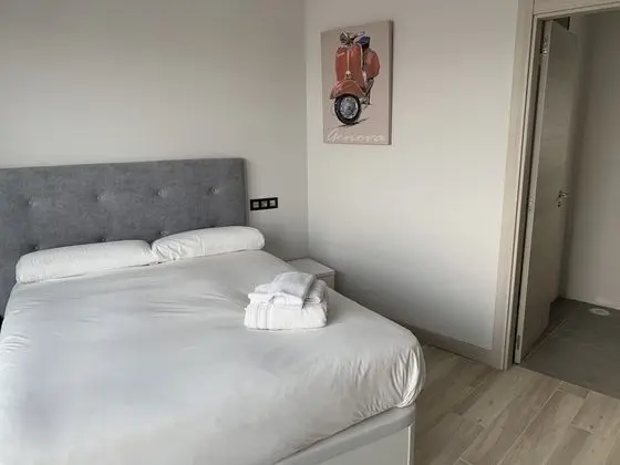 Süit, 1 Çift Kişilik Yatak, Ortak Banyo