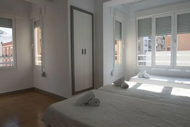 Tek Büyük veya İki Ayrı Yataklı Oda, Ortak Banyo