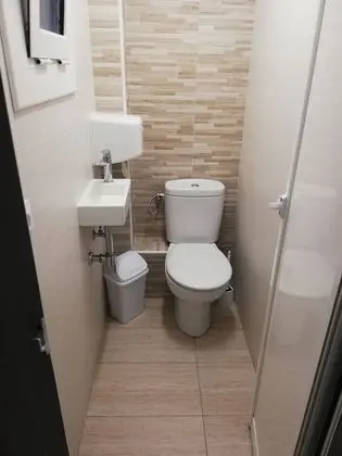 Tek Büyük veya İki Ayrı Yataklı Oda, Ortak Banyo