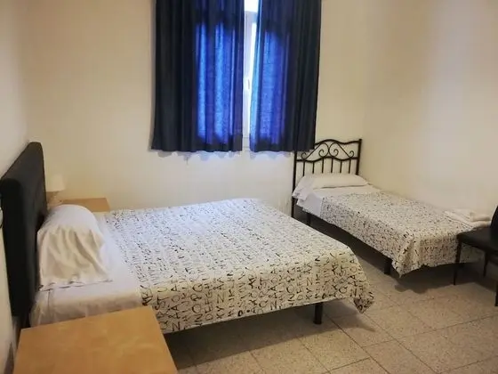 Üç Kişilik Oda, Birden Çok Yatak, Özel Banyo (1 Double and 1 Single)