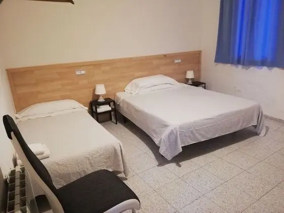Üç Kişilik Oda, Birden Çok Yatak, Özel Banyo (1 Double and 1 Single)