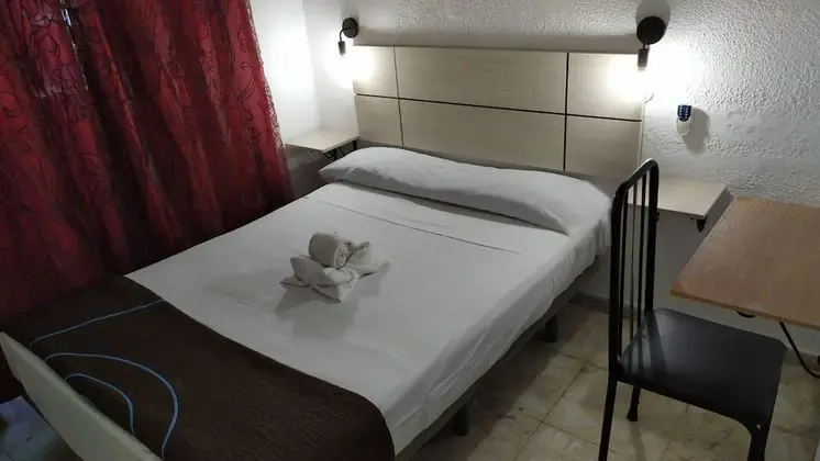 Tek Büyük veya İki Ayrı Yataklı Oda, Ortak Banyo