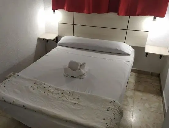 Tek Büyük veya İki Ayrı Yataklı Oda, Ortak Banyo