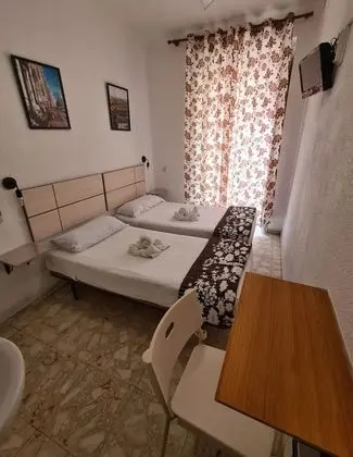 Tek Büyük veya İki Ayrı Yataklı Oda, Ortak Banyo