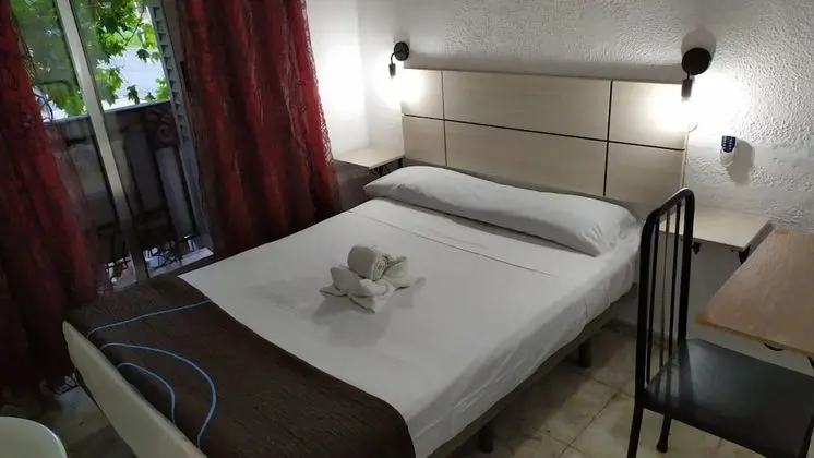 Tek Büyük veya İki Ayrı Yataklı Oda, Ortak Banyo