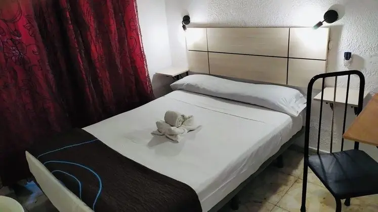 Tek Büyük veya İki Ayrı Yataklı Oda, Ortak Banyo