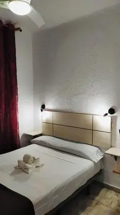Tek Büyük veya İki Ayrı Yataklı Oda, Ortak Banyo