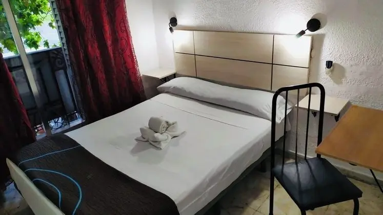 Tek Büyük veya İki Ayrı Yataklı Oda, Ortak Banyo