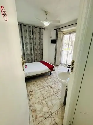 Tek Büyük veya İki Ayrı Yataklı Oda, Ortak Banyo