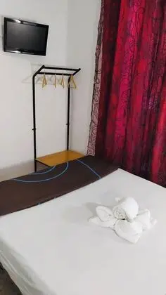 Tek Büyük veya İki Ayrı Yataklı Oda, Ortak Banyo