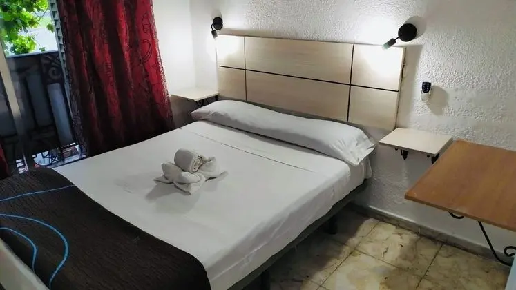 Tek Büyük veya İki Ayrı Yataklı Oda, Ortak Banyo