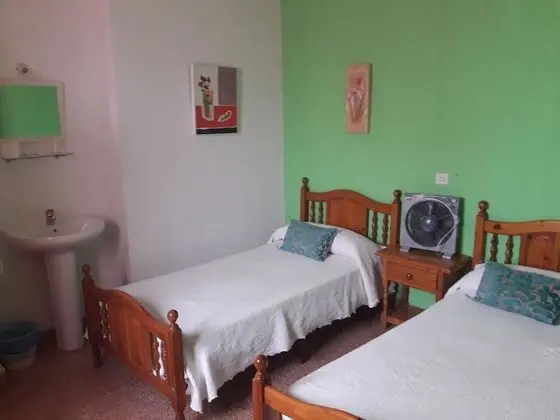 İki Ayrı Yataklı Oda, 2 Tek Kişilik Yatak, Ortak Banyo
