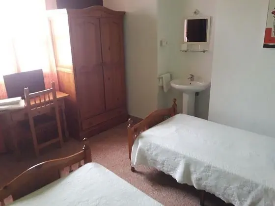 İki Ayrı Yataklı Oda, 2 Tek Kişilik Yatak, Ortak Banyo