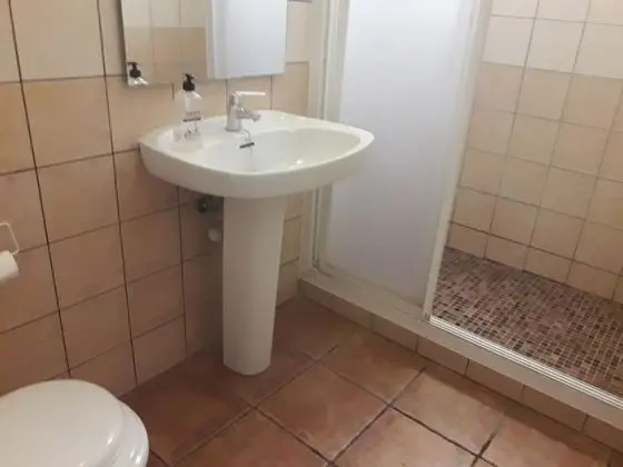 Tek Kişilik Oda, 1 Tek Kişilik Yatak, Ortak Banyo