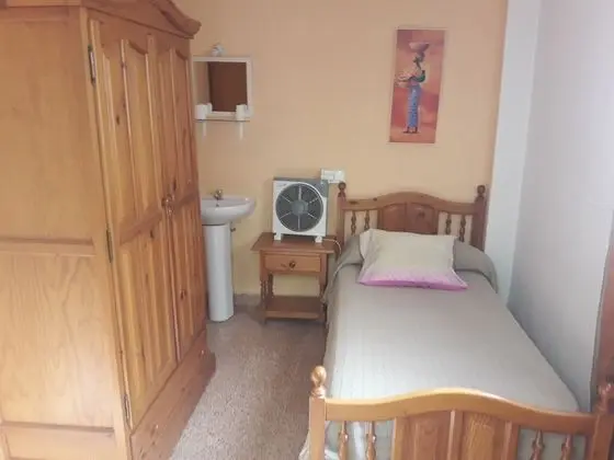 Tek Kişilik Oda, 1 Tek Kişilik Yatak, Ortak Banyo