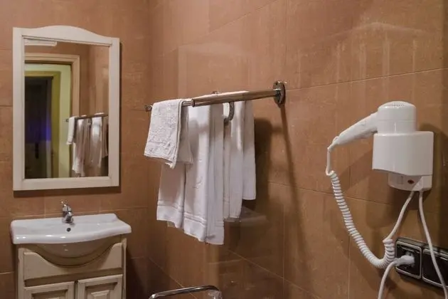 Büyük Yataklı Tek Kişilik Oda